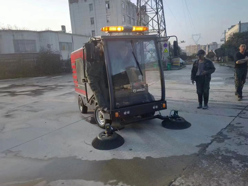 安徽廣信農化批量采購大型掃地機械YZ-S14款